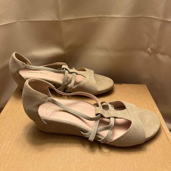 Taryn Rose Beige Wedge Sandals 9.5M Made in Spain Stretch Straps leather sole - Picture 3 of 12